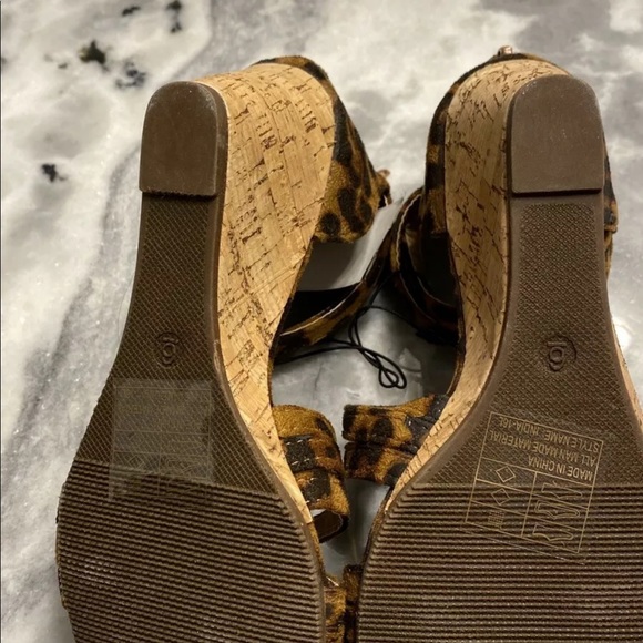 Size 6 leopard print strappy wedges - Picture 3 of 3